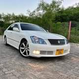 A picture of Toyota crown