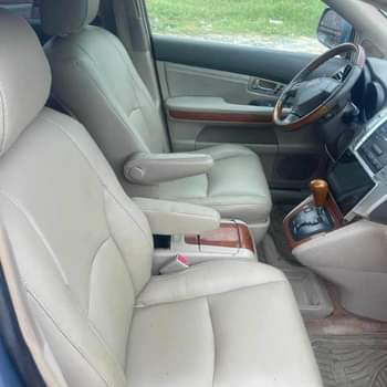 A picture of Lexus RX330