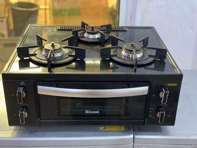 A picture of Rinnai three bunners table top glass gas cooker with oven