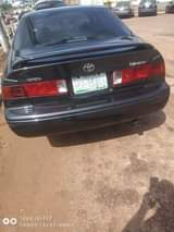 A picture of Clean Toyota Camry droplight