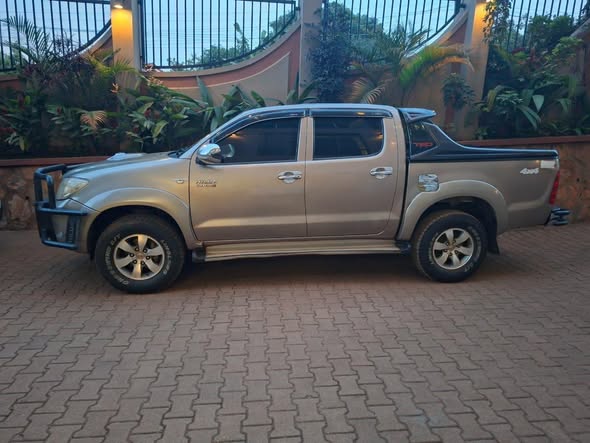 A picture of TOYOTA HILUX DOUBLE CABINE 2008 MANUAL 1KD