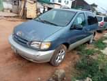 A picture of 2000 Toyota Sienna XLE