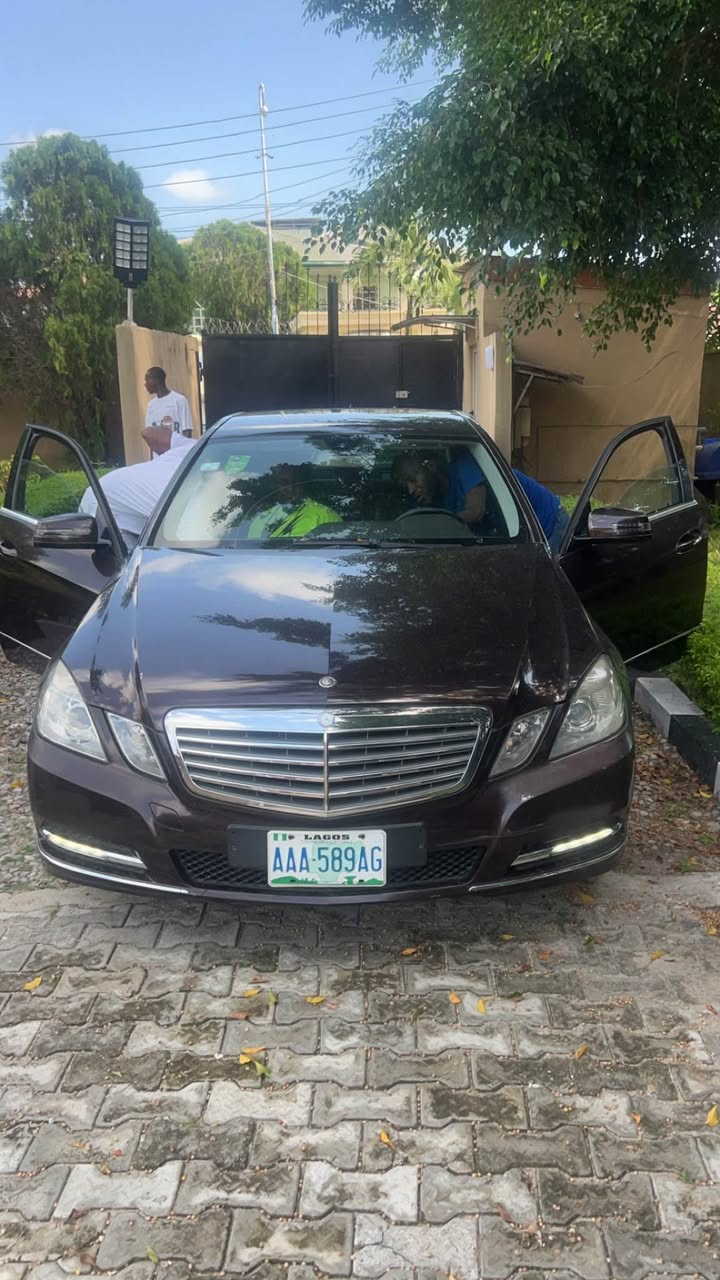 A picture of Mercedes Benz e200