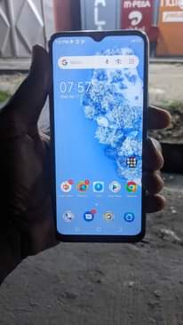 A picture of Tecno spark 8c GB 64