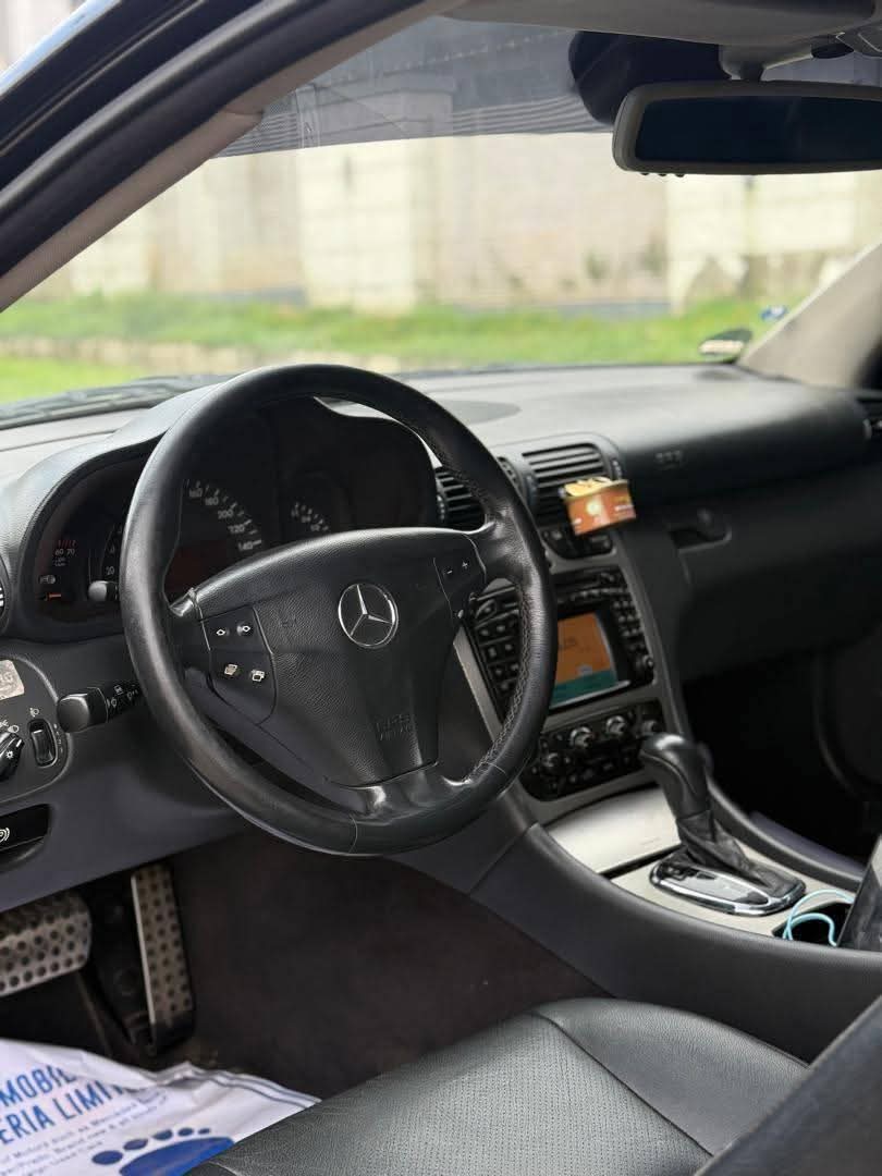 A picture of Car