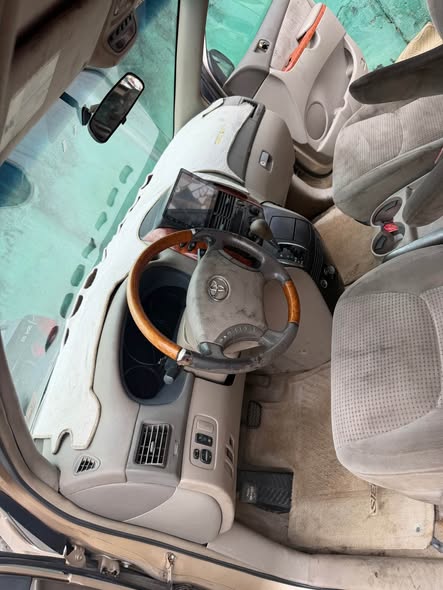 A picture of 06 Toyota Sienna