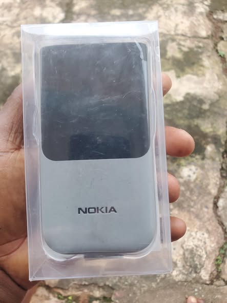 A picture of I have Nokia flip 4G 100 okay