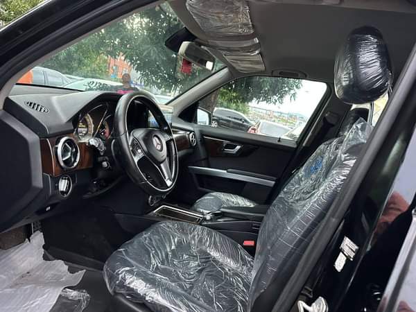 A picture of Crystal clean black on black 2015 GLK basic options with