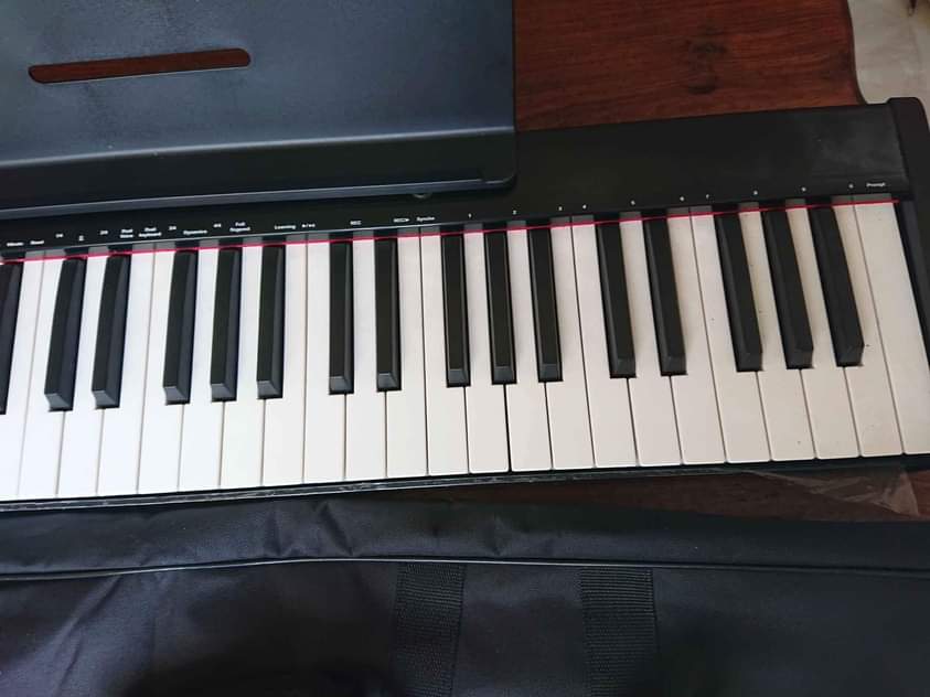 A picture of Kinanda cha MIDI type C 61 keys chenye touch response