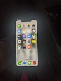 A picture of Iphone 11 pro max gb 64