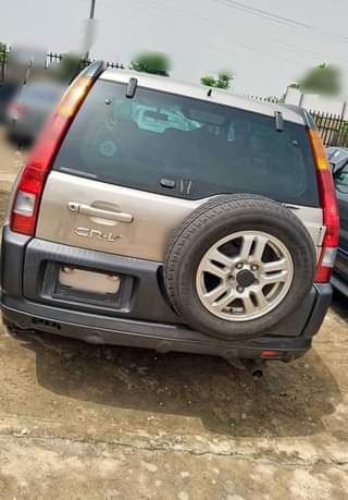 A picture of 2003 04 Honda CRV model
