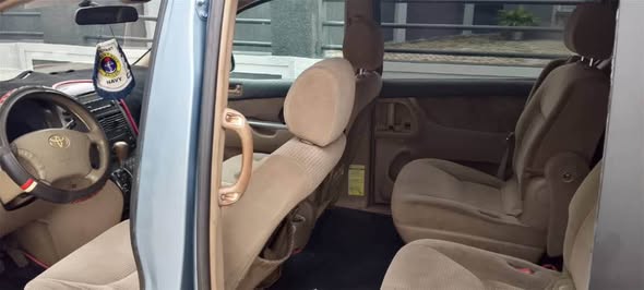 A picture of Toyota Sienna 2006 model