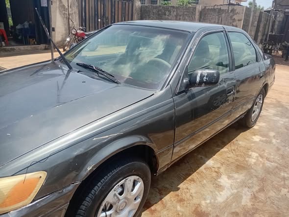 A picture of 2001 Toyota Camry Tinny light