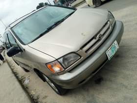 A picture of SHARP 2002 MODEL TOYOTA SIENNA Sound engine Smooth gear AC