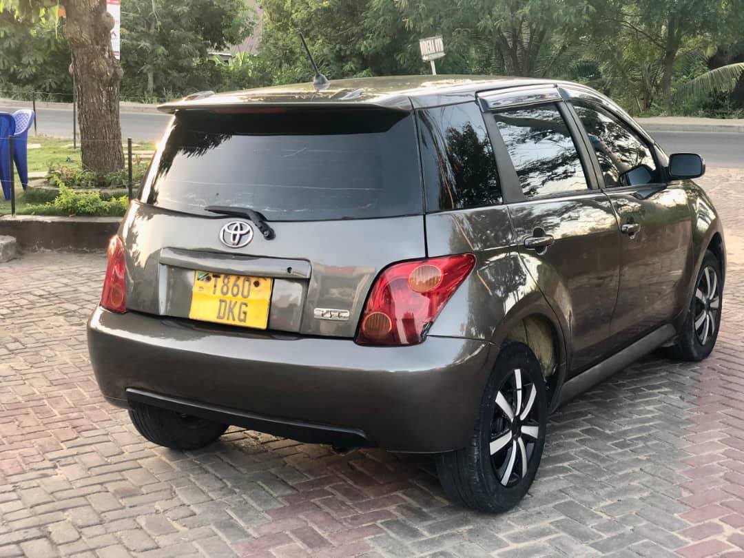 A picture of TOYOTA IST