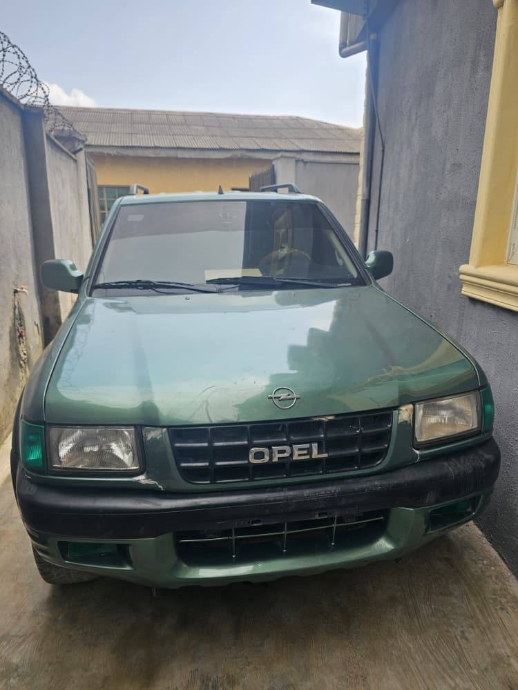 A picture of 2003 Opel Frontera Jeep