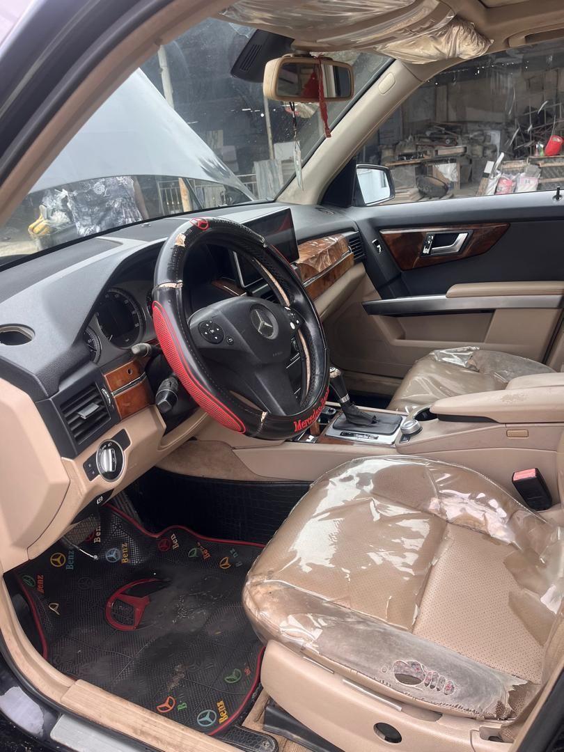 A picture of 2010 Mercedes Benz glk350