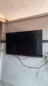A picture of Hisense 32 inches tv digital frameless