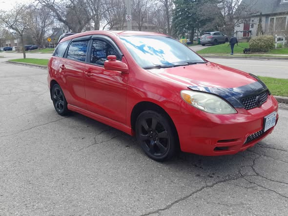 A picture of 2004 Toyota matrix