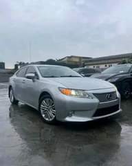 A picture of DIRECT TOKUNBO 2014 LEXUS ES350 FULL OPTION Sunroof Thumbstart Navigation