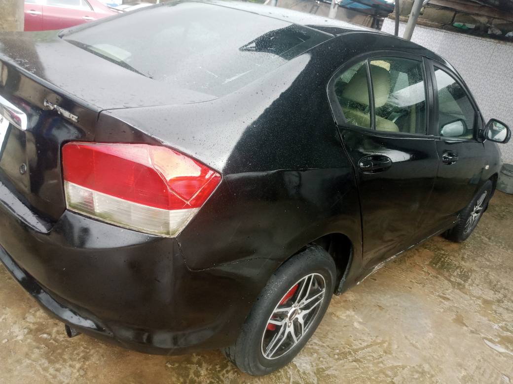 A picture of Honda city 2010 with untampered silent 4 plugs fuel economical