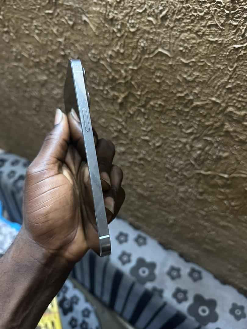 A picture of Super clean iPhone 14promax no repair history of screen or