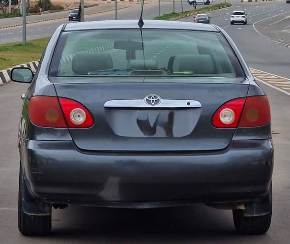 A picture of 2005 Toyota Corolla Untampered engine and gear AC is chilling