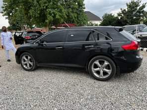 A picture of Distress clean sharp 2011 Venza fullest option keyless and pano