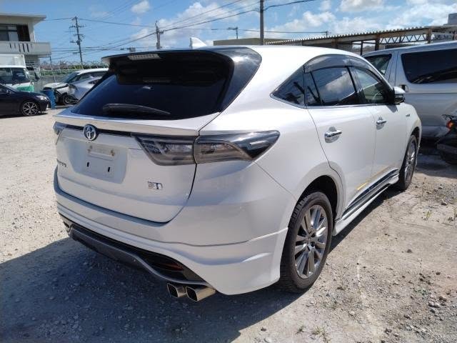 A picture of DAMAGED TOYOTA HARRIER READY TO BE IMPORTED UGX15M CALL WHATSAPP