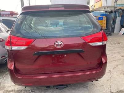 A picture of TOYOTA SEINNA 012 TOKs