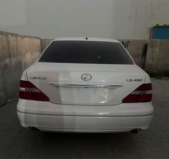 A picture of LEXUS. LS 430 Model 2005