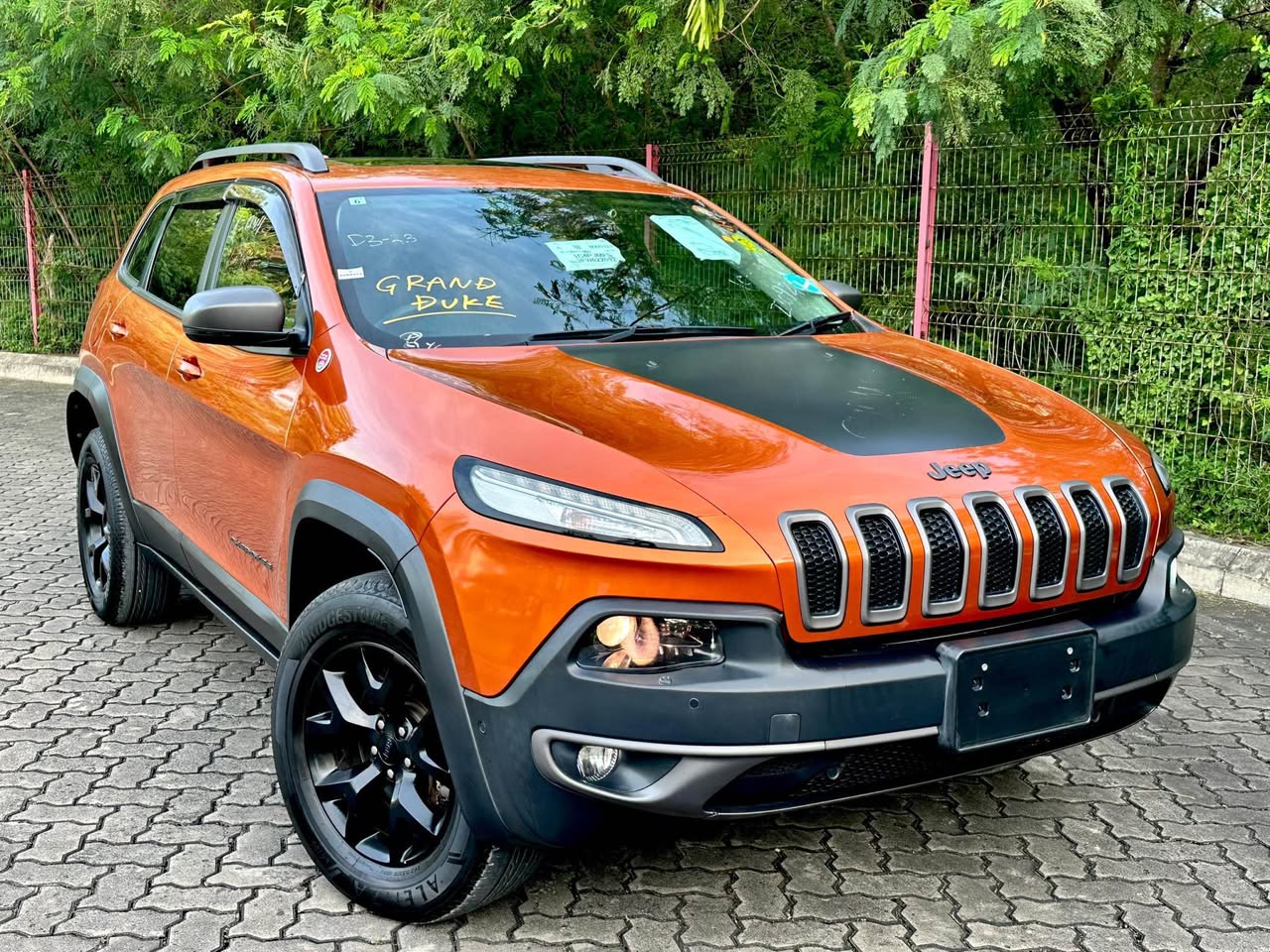 A picture of JEEP CHEROKEE 2016