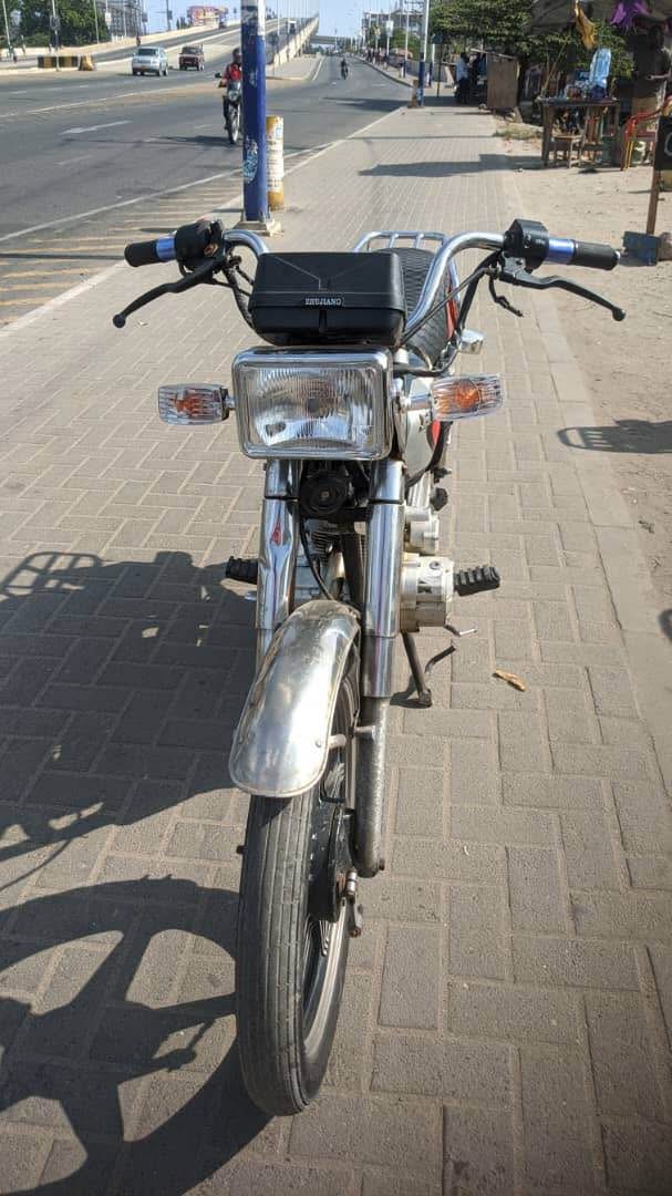 A picture of CG 125