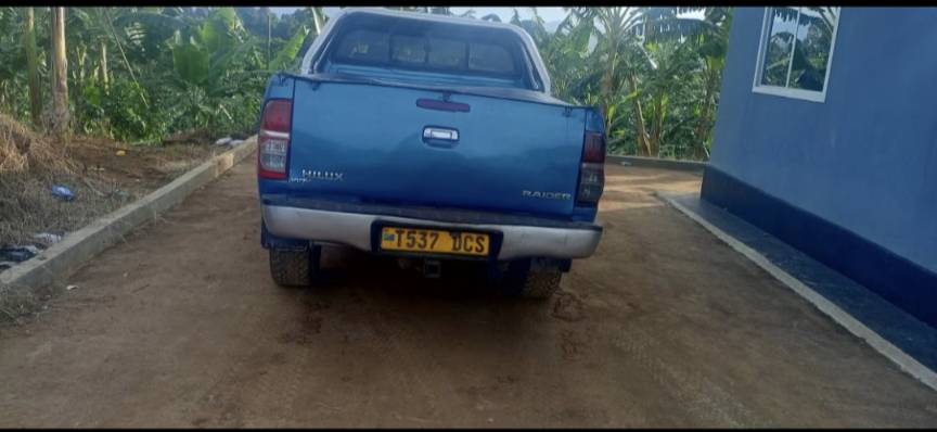 A picture of Hilux Vigo Engine 5L Ya mwaka 2006 Diesel Engine Full