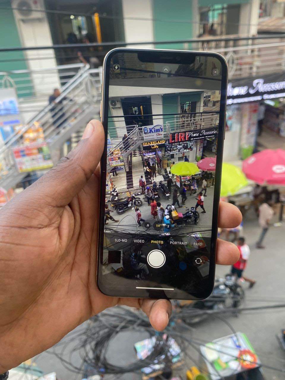 A picture of iPhone 11Promax GB64