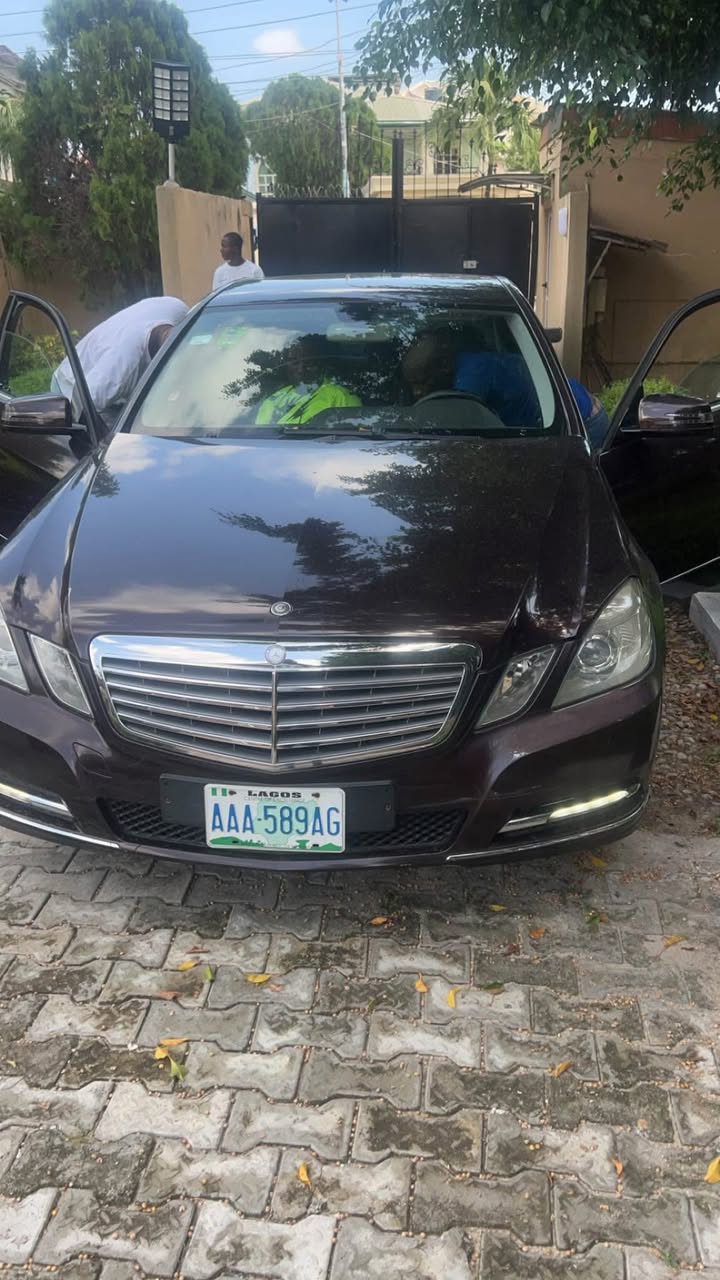 A picture of Mercedes Benz e200