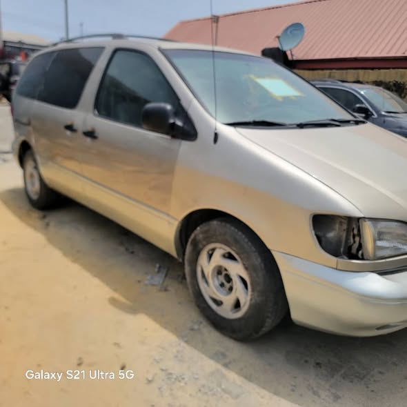 A picture of 2002 TOYOTA SIENNA NIGERIA USED FOR SALE