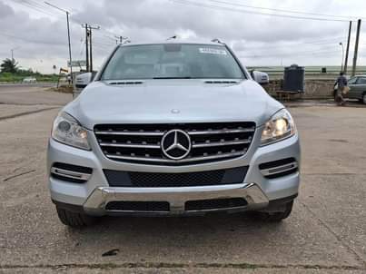 A picture of ML350 2012