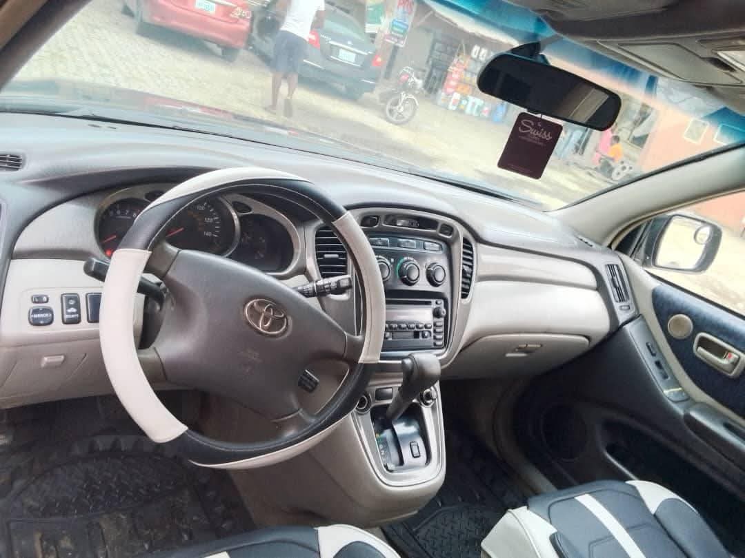 A picture of 2004 Toyota Highlander