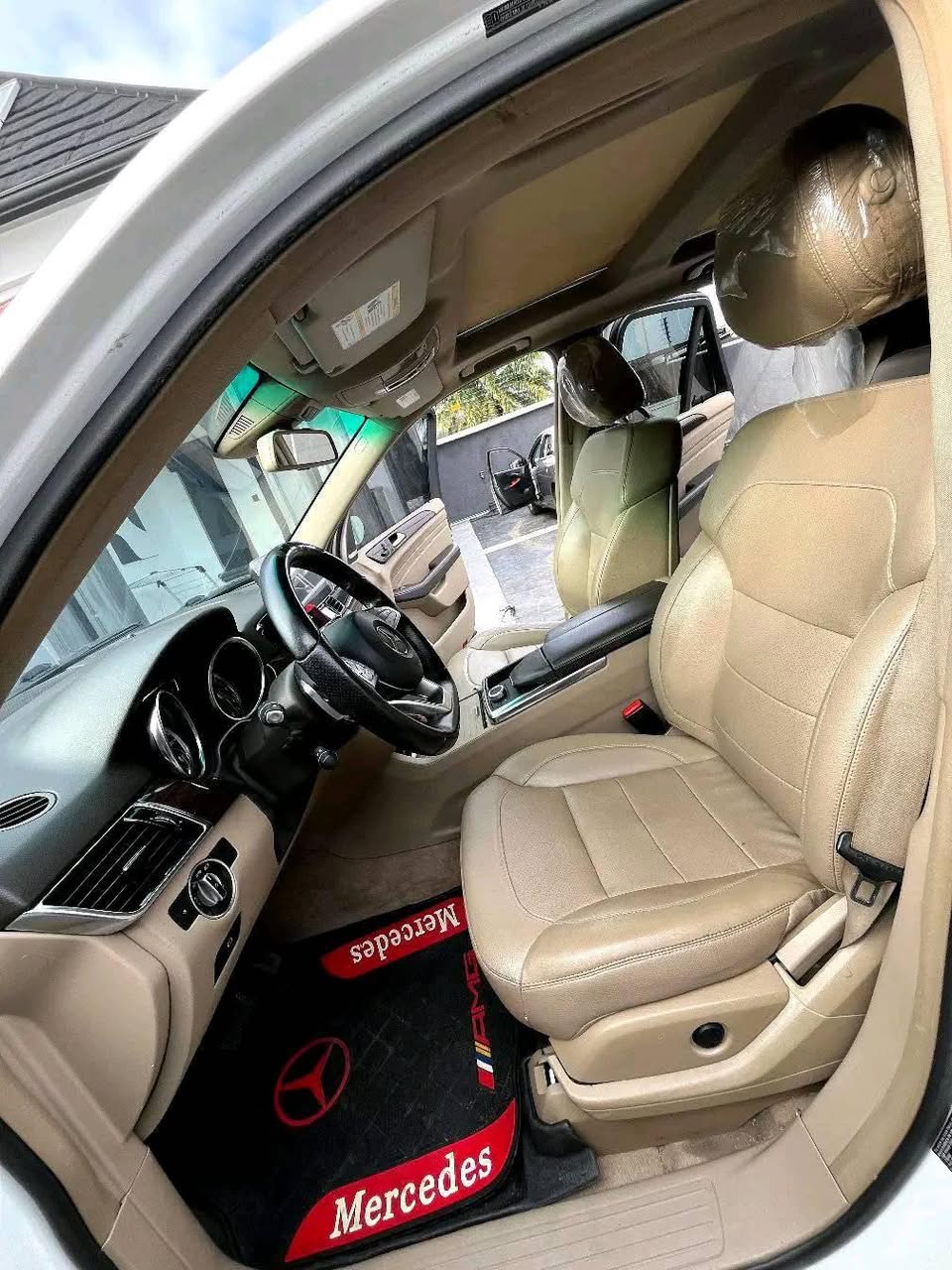A picture of 2014 Mercedes Benz 2014