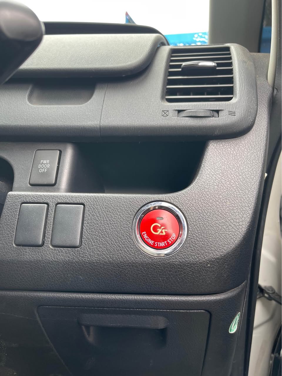 A picture of Toyota Noah 2012 model