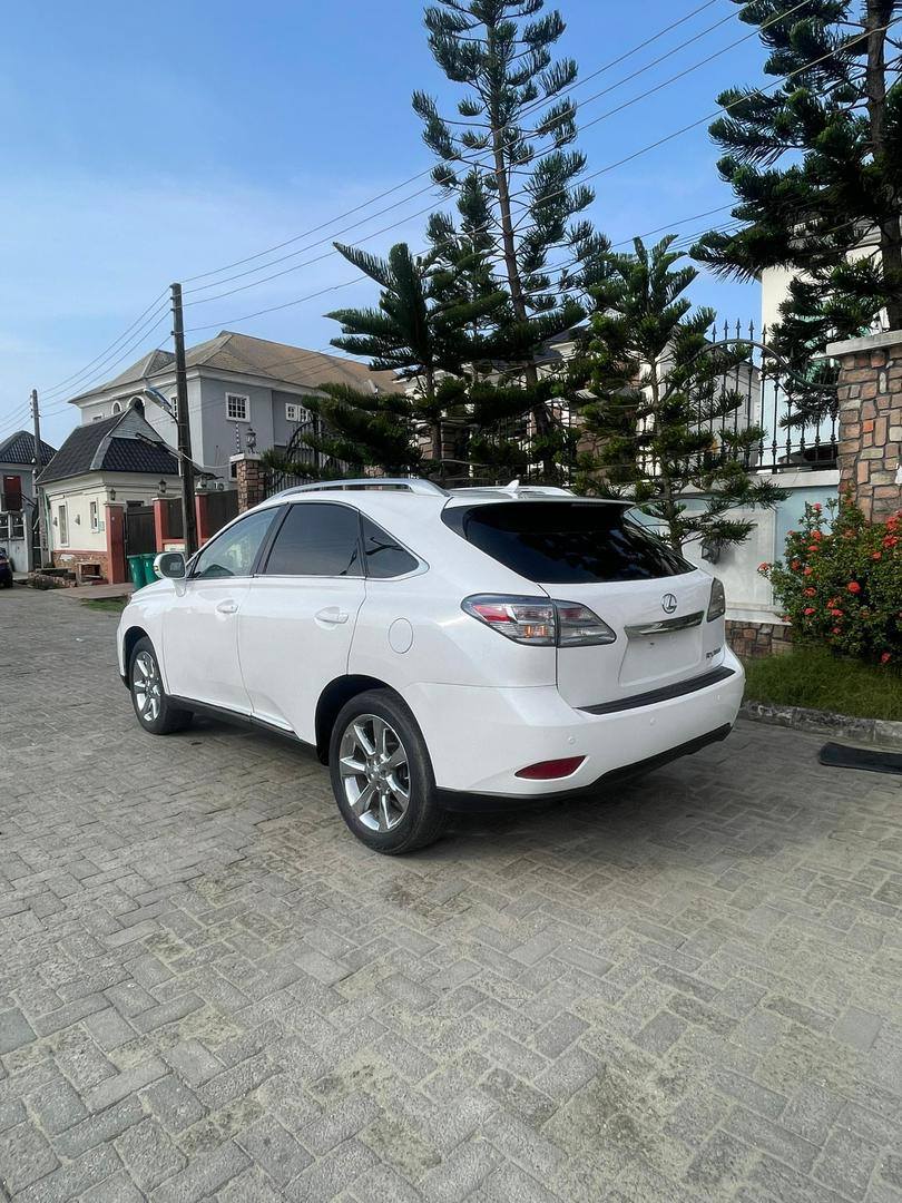 A picture of Awoof Awoof Awoof Tokunbo RX350 2011