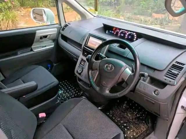 A picture of 2009 Toyota Toyota Noah 0702057335