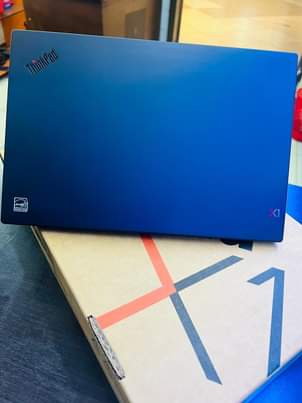A picture of LENOVO X1 CARBON