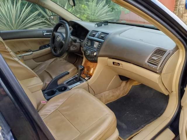 A picture of Honda Accord 04