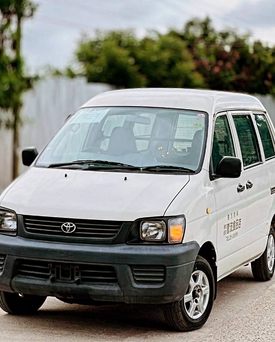 A picture of TOYOTA NOAH LITEACE MILLION19 7 0716711174