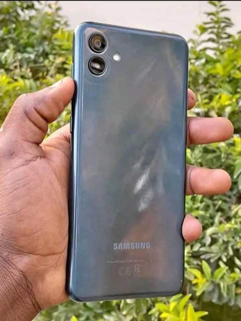 A picture of SAMSUNG A04