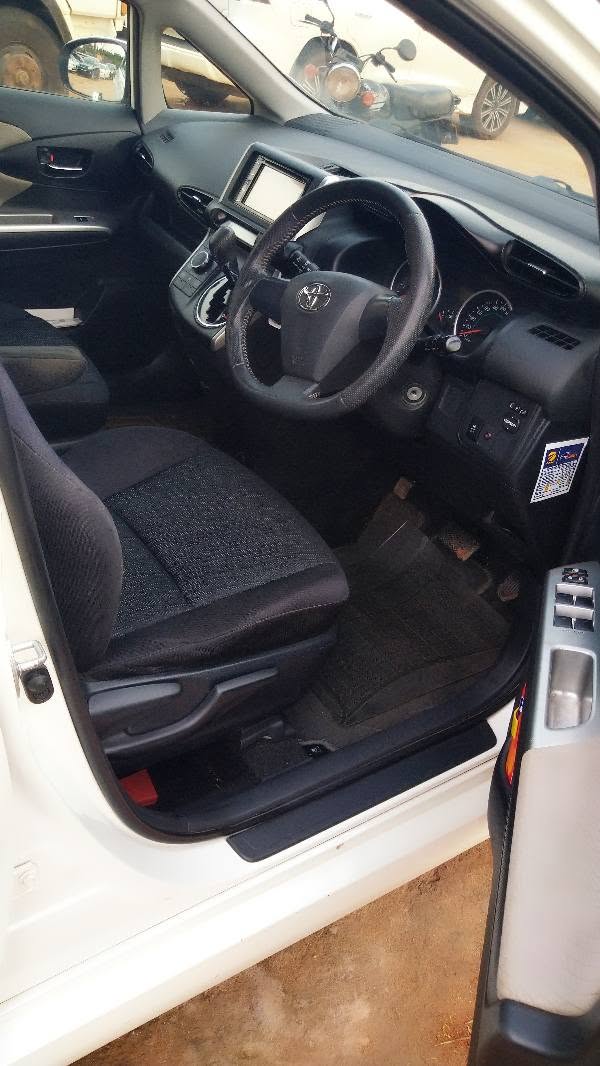 A picture of QUICK SALE TOYOTA WISH 2011 PLIZJUST CALL0757 999000 0774 540515