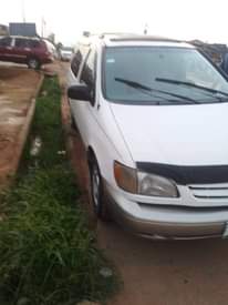 A picture of 2000 Toyota Sienna 2000