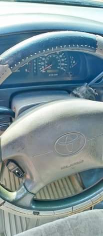 A picture of Very clean 2000 Toyota Sienna